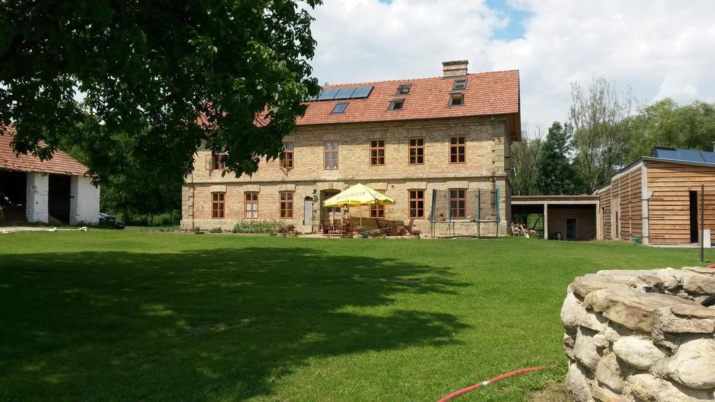 Rekreacni Areal Dvur Honetice Hotel Luaran gambar